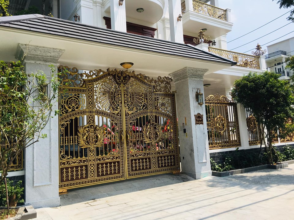lắp đặt mô tơ âm sàn roger cho cổng biệt thự tại Huế