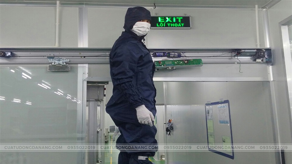 lắp đặt cửa phòng sạch uy tín