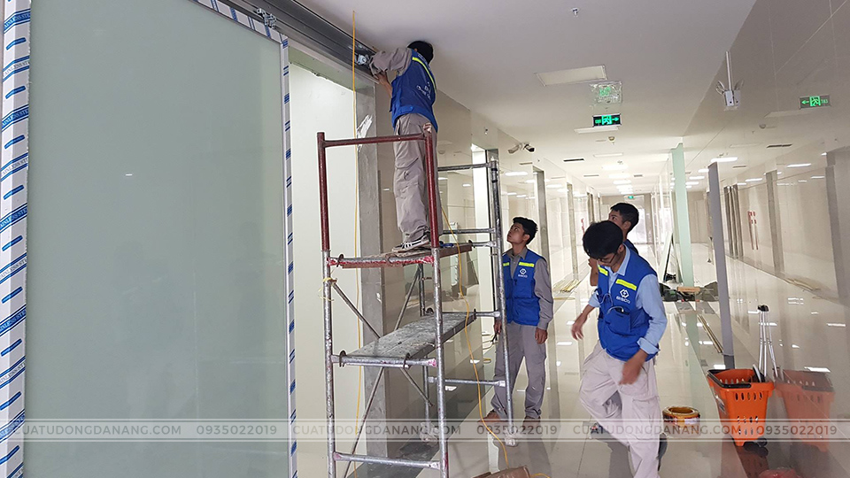 lắp đặt cửa trượt mở tự động